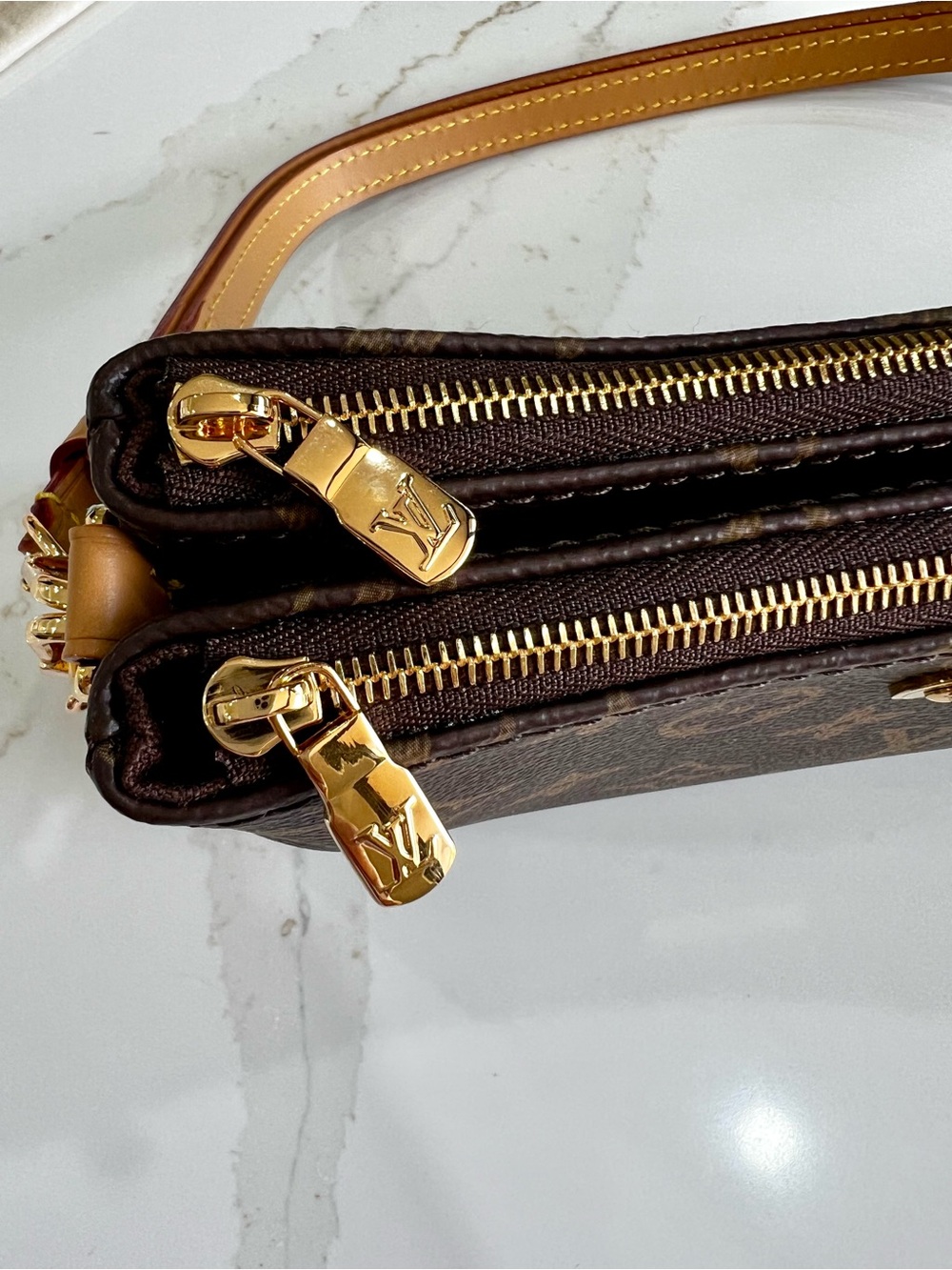 Louis Vuitton Brown Monogram Canvas Shoulder Bag with Gold Chain - Picture 5 of 12
